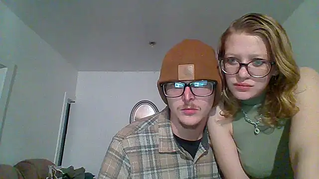 Snapshot of SoftLeini chatting on November 16, 2025, 4:23 pm SoftLeini online show from November 16, 2025, 4:23 pm