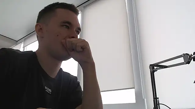 Snapshot of FreddyBredi chatting on October 6, 2025, 7:06 am FreddyBredi online show from October 6, 2025, 7:06 am