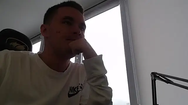 Snapshot of FreddyBredi chatting on November 1, 2025, 9:00 am FreddyBredi online show from November 1, 2025, 9:00 am