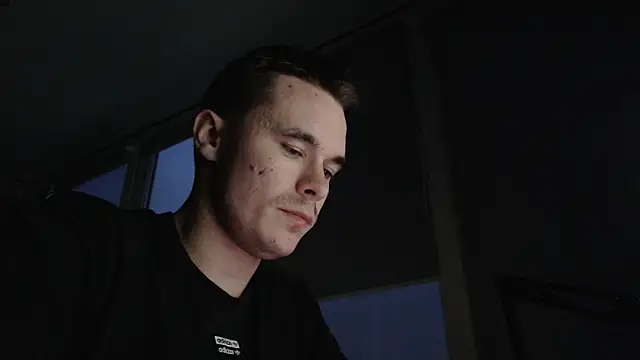 Snapshot of FreddyBredi chatting on November 6, 2025, 12:50 pm FreddyBredi online show from November 6, 2025, 12:50 pm