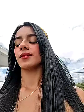 Juliana Xander online show from October 28, 2025, 3:04 pm