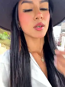 Juliana Xander online show from November 29, 2025, 2:53 pm