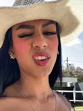 Juliana Xander online show from December 4, 2025, 2:04 pm