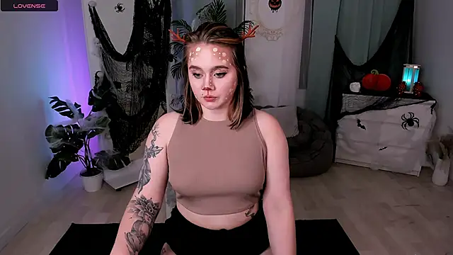 lunaalli online show from October 28, 2025, 4:09 pm