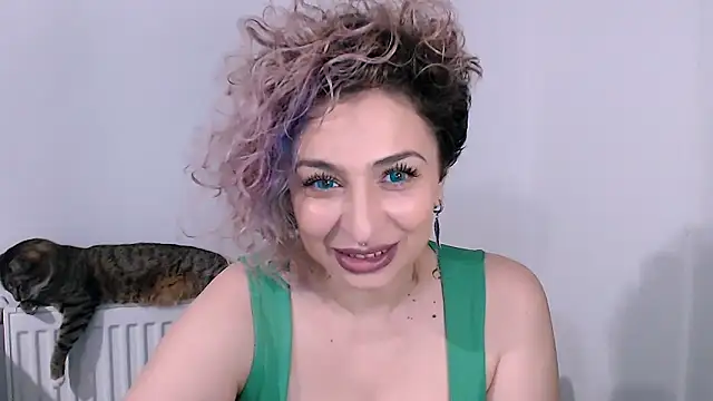 Snapshot of AAARUNY chatting on February 18, 2026, 3:41 pm AAARUNY online show from February 18, 2026, 3:41 pm