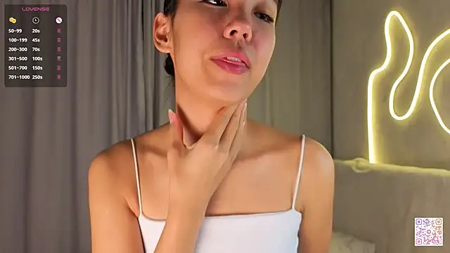 AlodiaAxley online show from October 25, 2025, 6:13 pm