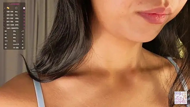 AlodiaAxley online show from November 17, 2025, 6:35 pm