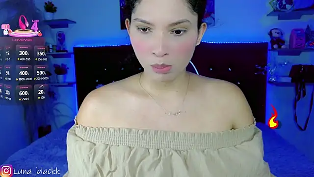 Snapshot of Luna_blackk chatting on October 9, 2025, 9:02 pm Luna blackk online show from October 9, 2025, 9:02 pm