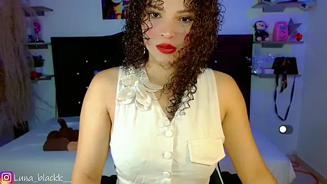 Snapshot of Luna_blackk chatting on October 12, 2025, 9:03 pm Luna blackk online show from October 12, 2025, 9:03 pm