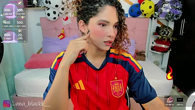 Snapshot of Luna_blackk chatting on July 6, 2026, 8:11 pm Luna blackk online show from July 6, 2026, 8:11 pm
