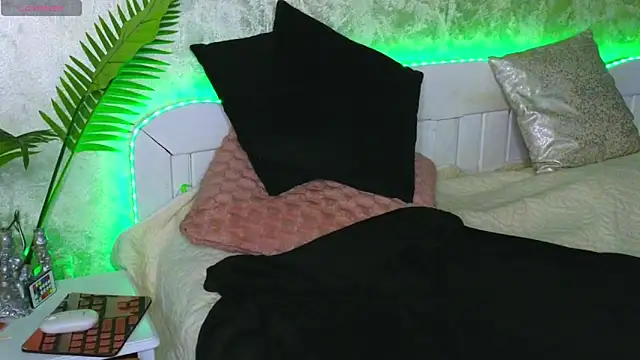 Aelorya online show from December 5, 2025, 6:37 pm