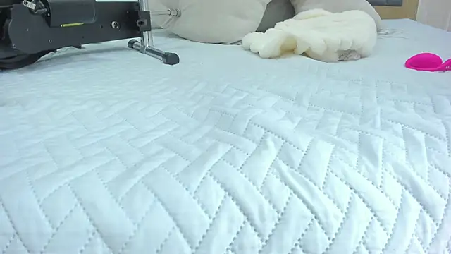 juliette pretty  online show from November 22, 2025, 7:13 pm