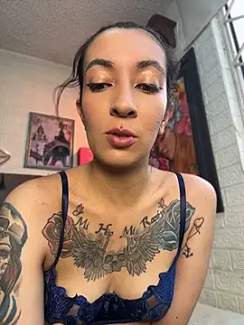 SALOME KORLAND online show from April 13, 2026, 7:19 pm