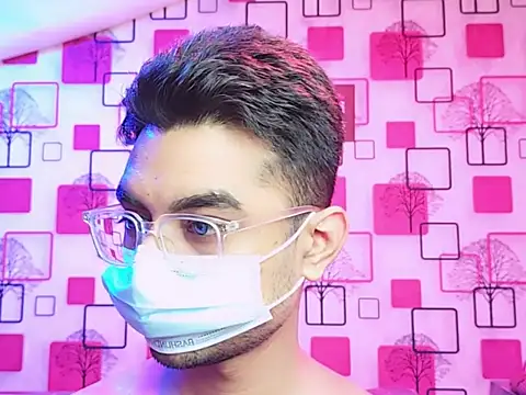 ChiseledCharm online show from November 4, 2025, 7:46 pm