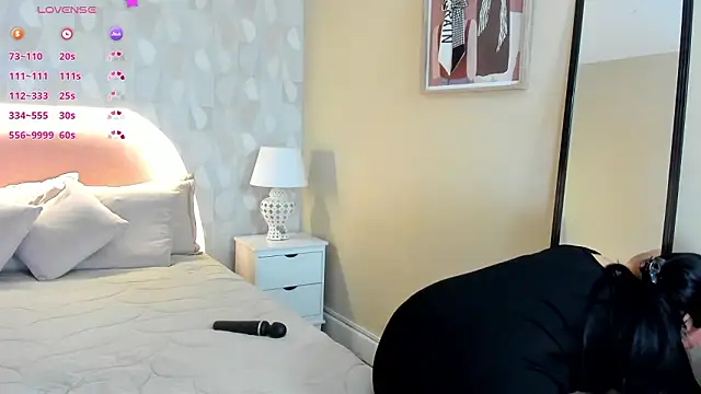 isabella milf  online show from March 11, 2026, 7:53 pm