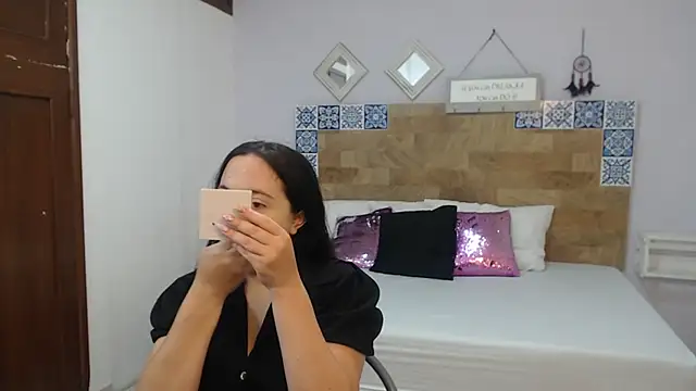 ScarletLevis online show from September 29, 2025, 1:16 pm