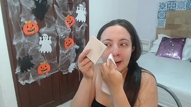 ScarletLevis online show from October 17, 2025, 10:07 am