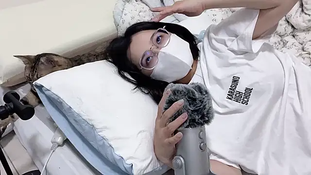 LHeart online show from October 31, 2025, 2:40 pm