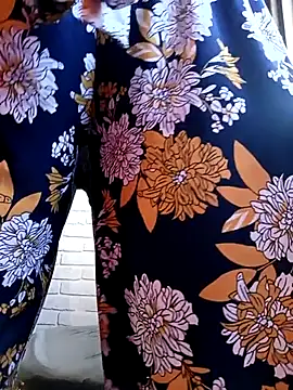 Alis 1327 online show from September 23, 2025, 1:36 pm