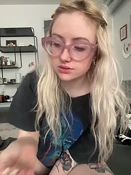 seeunexttuesday online show from November 18, 2025, 4:22 pm