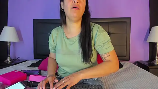 GreciaFox1 online show from April 13, 2026, 12:10 pm