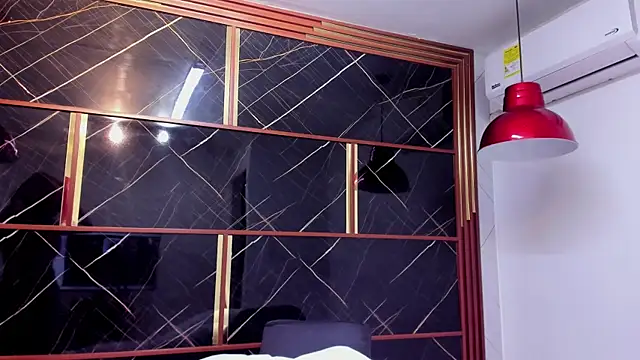 HannyThompson online show from October 19, 2025, 12:39 pm