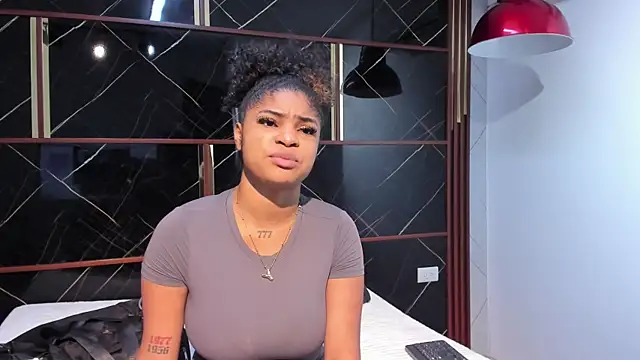 HannyThompson online show from November 5, 2025, 12:27 pm