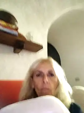 clarabell4 online show from December 5, 2025, 8:05 pm