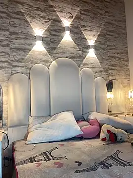 Yassy vazquez online show from November 8, 2025, 7:34 pm