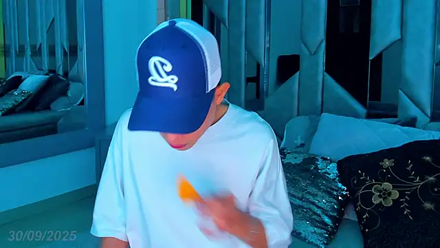 Sebax Young online show from October 1, 2025, 8:04 pm