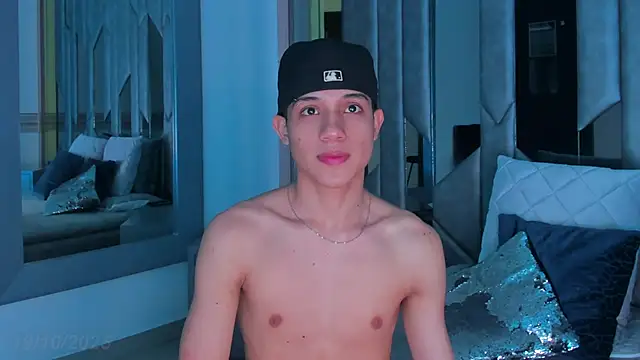 Sebax Young online show from October 21, 2025, 7:58 pm