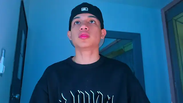 Sebax Young online show from November 30, 2025, 8:24 pm