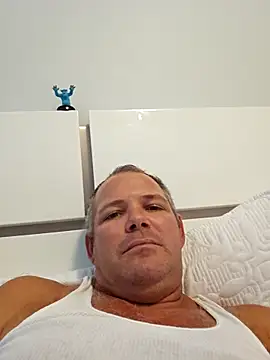 cubanitofeliz40 online show from September 18, 2025, 7:16 pm