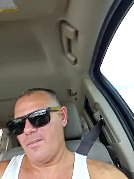 cubanitofeliz40 online show from October 6, 2025, 6:27 pm