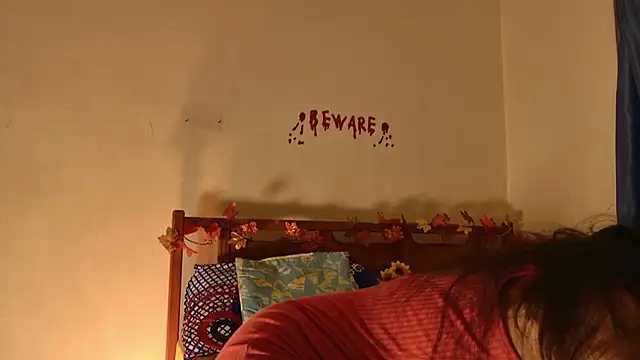  MoonLipson  online show from November 6, 2025, 11:37 pm