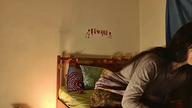  MoonLipson  online show from November 22, 2025, 11:04 pm