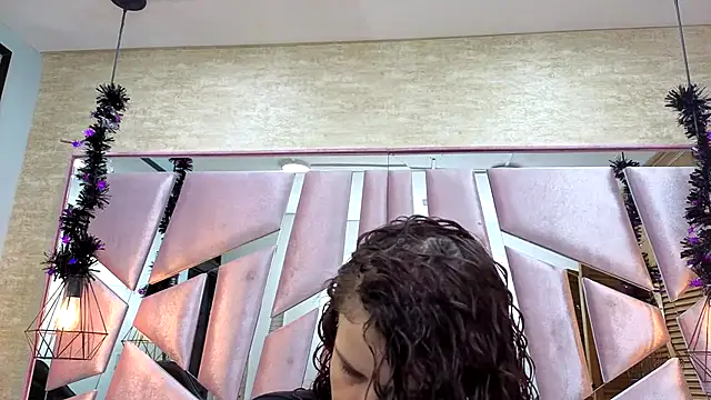 ThaliaCross online show from November 13, 2025, 7:46 pm