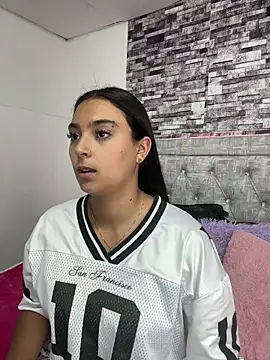 nicolexxaleja online show from December 21, 2025, 6:26 pm