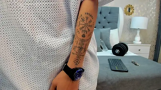 Snapshot of ZoeKrug chatting on September 22, 2025, 12:18 pm ZoeKrug online show from September 22, 2025, 12:18 pm