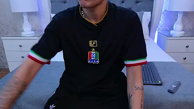 Snapshot of ZoeKrug chatting on November 20, 2025, 11:54 am ZoeKrug online show from November 20, 2025, 11:54 am