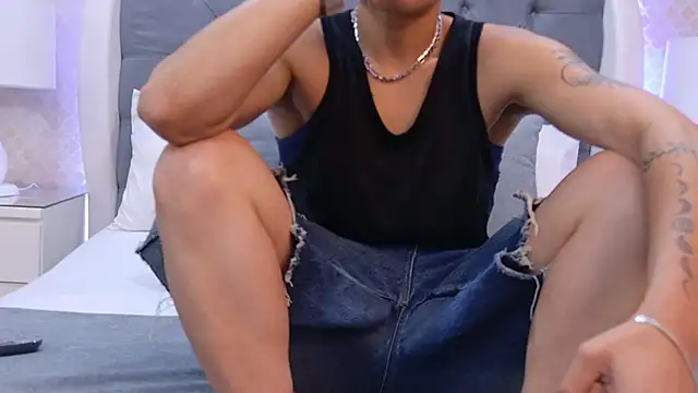 Snapshot of ZoeKrug chatting on November 26, 2025, 11:55 am ZoeKrug online show from November 26, 2025, 11:55 am