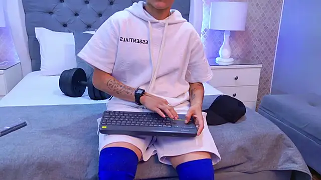 Snapshot of ZoeKrug chatting on November 28, 2025, 8:00 pm ZoeKrug online show from November 28, 2025, 8:00 pm