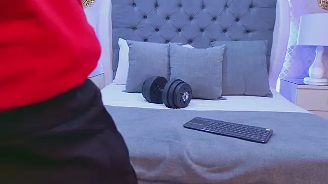 Snapshot of ZoeKrug chatting on December 1, 2025, 11:48 am ZoeKrug online show from December 1, 2025, 11:48 am