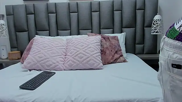 ZoeKrug online show from February 24, 2026, 12:14 pm