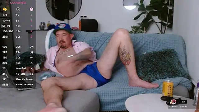 alloallo420 online show from October 3, 2025, 8:55 am