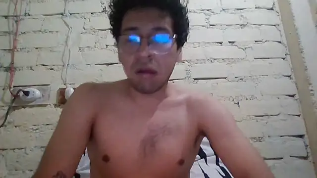 LecheDeSoya666 online show from December 18, 2025, 4:40 am