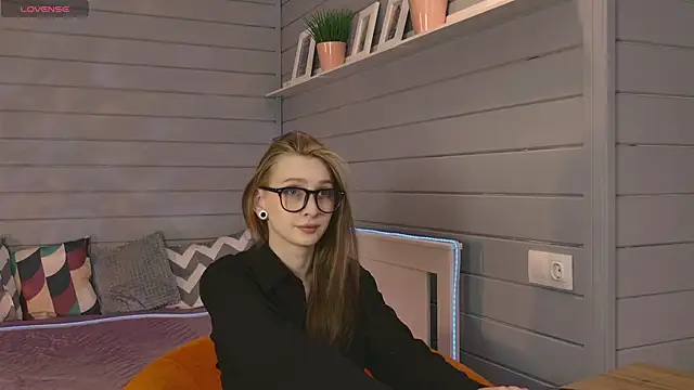 Vikki wyye online show from October 15, 2025, 6:24 am