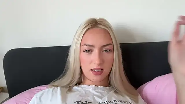 Kitty Swetty online show from October 2, 2025, 10:44 am