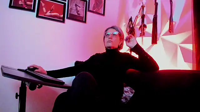 Snapshot of MistressNyx_cg chatting on October 15, 2025, 2:28 pm MistressNyx cg online show from October 15, 2025, 2:28 pm
