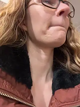 Snapshot of Bikergirl_97 chatting on December 4, 2025, 2:04 pm Bikergirl 97 online show from December 4, 2025, 2:04 pm